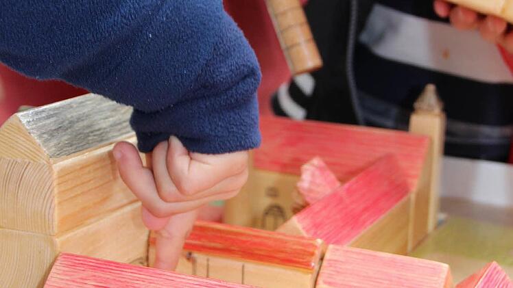 Stück für Stück wird das Schloss aufgebaut.