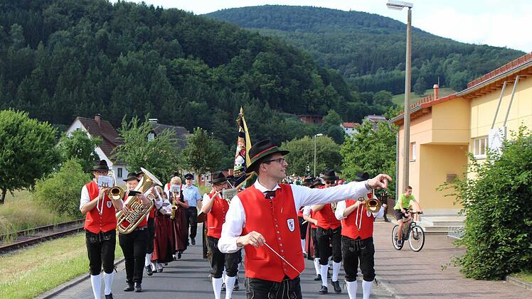 Impressionen der Jubiläumsfeier der Blaskapelle Oberbach. Foto: Sebastian Schmitt