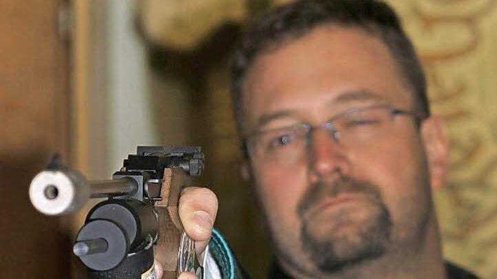 Nach einer Pause von mehreren Monaten fand der Eberner Carsten Präger bei seinem ersten Einsatz in dieser Saison bestens in den Wettkampf zurück, was auch seine guten 364 Ringe aufzeigen. Foto: Dietz