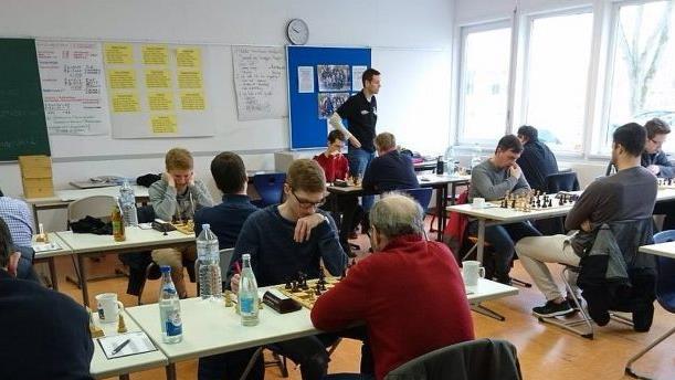 Man konnte die Gehirnzellen in der Marktleuthener Heimspielstätte förmlich arbeiten hören. Nach spannenden Stunden trennten sich die Mittelfeldteams der Regionalliga Nordwest mit einem Remis.