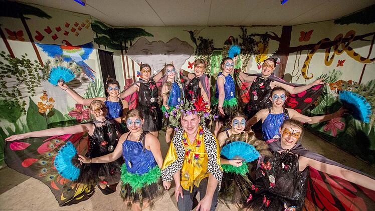 Die Garde mit Dschungel-K&ouml;nig Sven Schn&ouml;s (Stadtrat)