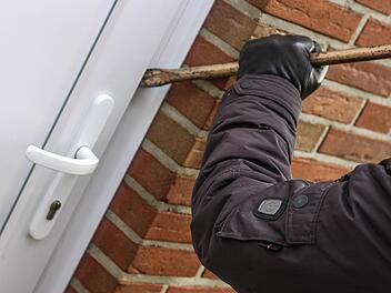 Zu zwei Jahren Freiheitsstrafe, die auf fünf Jahre zur Bewährung ausgesetzt wurden, verurteilte das Gericht den Mann. Symbolfoto: Christopher Schulz