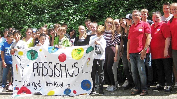 Eine gelebte Aktion gegen Rassismus ist der "etwas andere Wandertag", den der Stadtjugendring mit Schulen veranstaltete. Foto: privat
