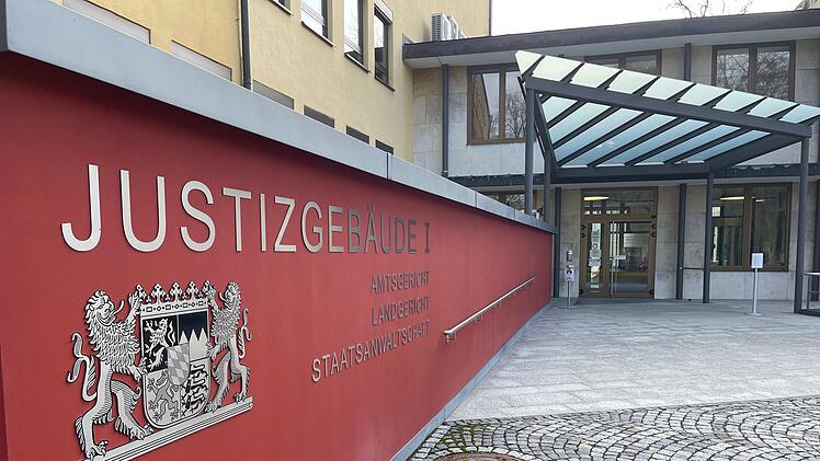 Coburg: Sexualstraftäter musste außerhalb des Saals keine Fußfessel tragen - "eigentlich üblich"