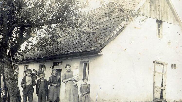 Das Haus von Thomas Pohl. Die Aufnahme entstand um das Jahr 1925. Das Gebäude existiert inzwischen nicht mehr.