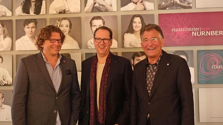 Von links: Marcus Bosch, Intendant Peter Theiler und Siegfried Jerusalem. Foto: Pelke