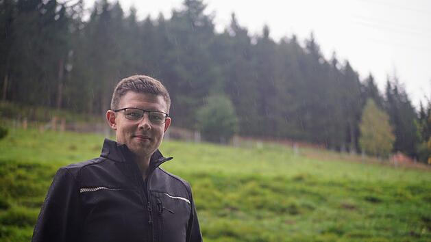 Andreas Beetz hat eine Vision: Der Küpser hat die Firma "Frankenwald Chalets" gegründet und baut in Tiefenbach neben einem Ferienhaus vier Lodges. Er will Touristen die Natur im Frankenwald näherbringen.Fotos: Bastian Sünkel