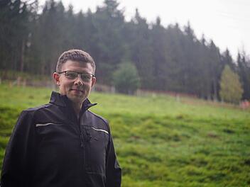 Andreas Beetz hat eine Vision: Der Küpser hat die Firma "Frankenwald Chalets" gegründet und baut in Tiefenbach neben einem Ferienhaus vier Lodges. Er will Touristen die Natur im Frankenwald näherbringen.Fotos: Bastian Sünkel