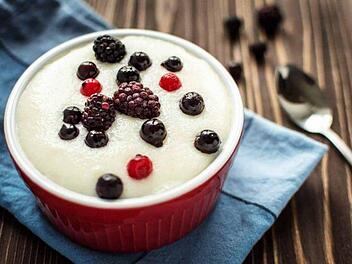 Griessbrei-mit-Beeren