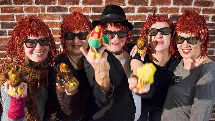 Stehen am 2. April im Rampenlicht (von links): Inge Albus, Karin Folger, Uwe Renn, Claudia Raab und Martina Welsch.  Foto: Theater Wildwuchs