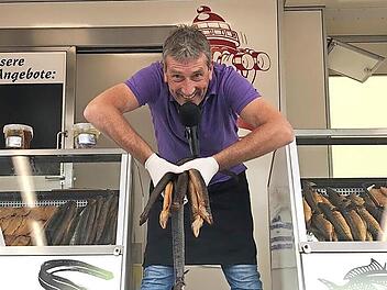 Aal-Hinnerk wird auch in Lichtenfels seine geräucherten Fische an den Mann und die Frau bringen.