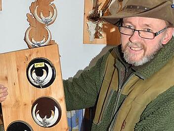 Viele Trophäen erinnern an Josef Bayers erfolgreiche Jagdzeit. Fotos: K.-H. Hofmann