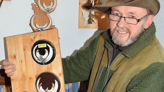 Viele Trophäen erinnern an Josef Bayers erfolgreiche Jagdzeit. Fotos: K.-H. Hofmann