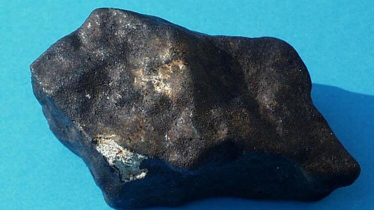 So sehen Meteoriten-Bruchst&uuml;cke aus. Foto: Dieter Heinlein