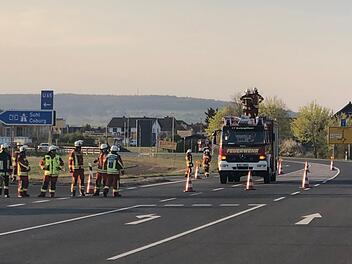 Autobahn, Bundesstraße und Bahnstrecke mussten am Mittwochabend für die Sprengung einer Panzergranate gesperrt werden. Foto: NEWS5 / Merzbach