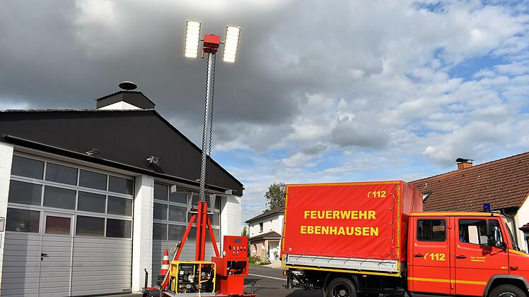 In 500 Arbeitsstunden wurde der Lichtmastanhänger generalüberholt und kann nun zum Einsatz kommen.