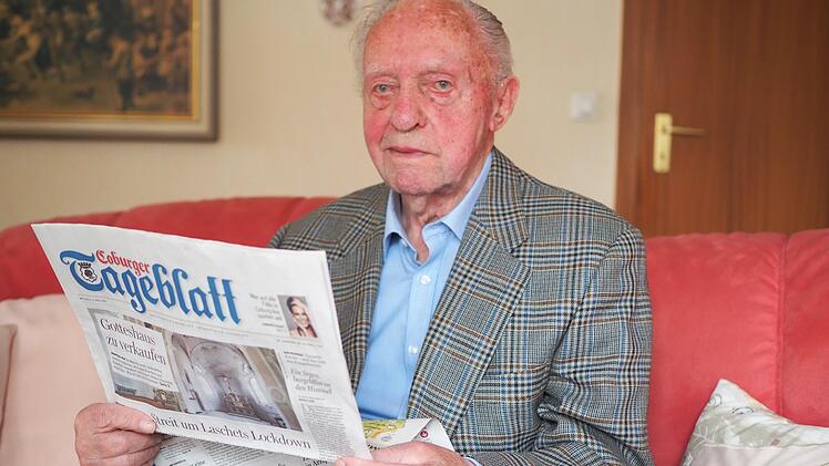 Auch im Alter von 100 Jahren liest Heinz Müller täglich das Coburger Tageblatt. Der Zeitung ist er bereits seit seinem zweiten Lebenstag verbunden - als damals sein Geburtshaus abbrannte, rief diese zu einer Hilfsaktion für die Familie auf.
