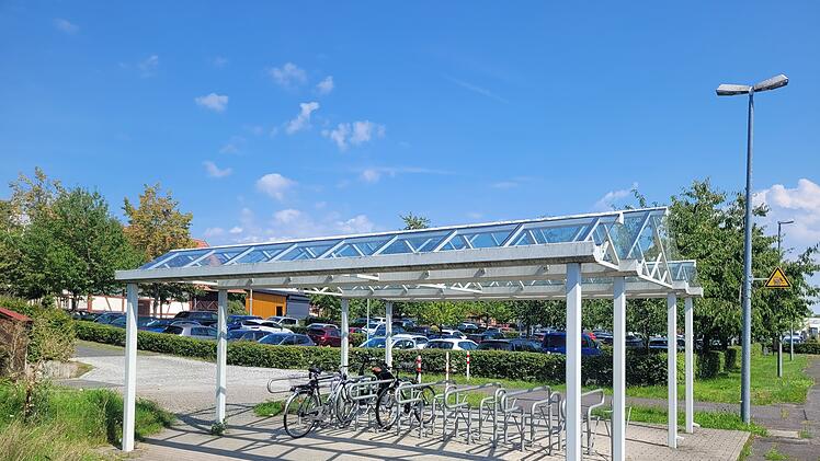 Bad Rodach: Nach Vandalismus und Bauarbeiten - Radabstellanlage wieder repariert