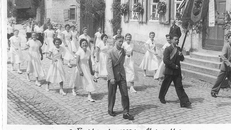 Die Turnerinnen 1953 beim Bezirksturnfest in Mainstockheim