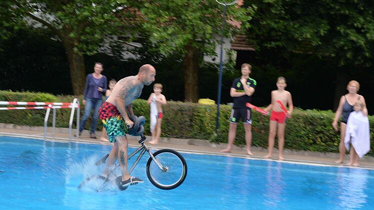 Wassertag beim Jugendfestival YouCo im Aquaria Freibad in CoburgFoto: Ronald Rinklef