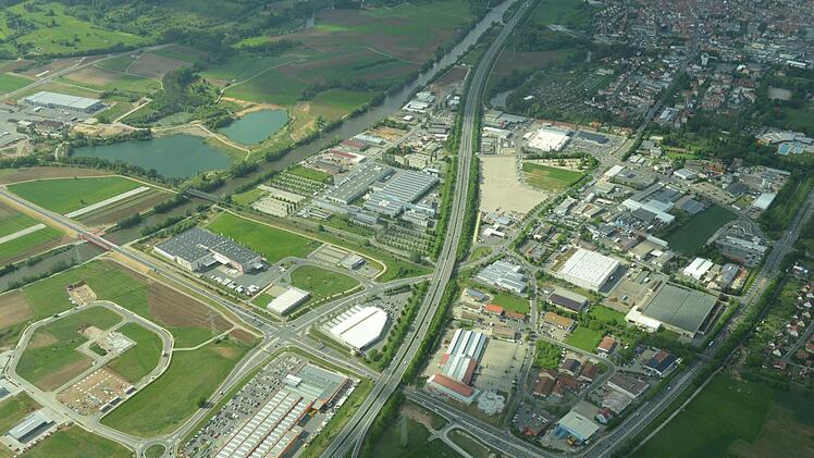 Das Gewerbegebiet  im  Süden  der  Stadt  ist das ökonomische Herzstück von Forchheim. Seit  2015  sind  die   Gewerbesteuer-Einnahmen der   Stadt Forchheim  von 10,9  auf     13,75  Millionen Euro im  laufenden Jahr gestiegen. Ronald Rinklef