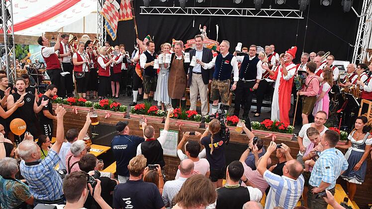 Die Bierwoche ist eröffnet!Foto: Ronald Rinklef