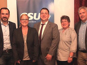 Bei der Nominierung des CSU-Bürgermeisterkandidaten und der Listenanführer (von links): stellvertretender CSU-Kreisvorsitzender Holger Baunacher, Isabell Zimmer, Bürgermeisterkandidat Sebastian Ott, Gabi Rögner und Markus Fausten Günther Geiling