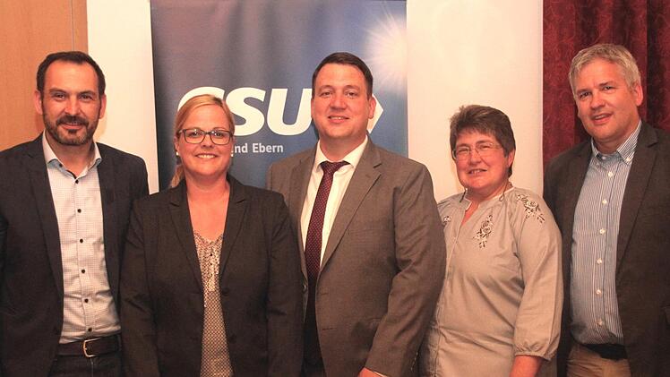 Bei der Nominierung des CSU-Bürgermeisterkandidaten und der Listenanführer (von links): stellvertretender CSU-Kreisvorsitzender Holger Baunacher, Isabell Zimmer, Bürgermeisterkandidat Sebastian Ott, Gabi Rögner und Markus Fausten Günther Geiling
