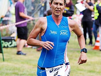Petra Steger vom ASC Kronach-Frankenwald wurde beim Kulmbacher Volkstriathlon hervorragende Vierte bei den Frauen.  Foto: H. Wei&szlig;