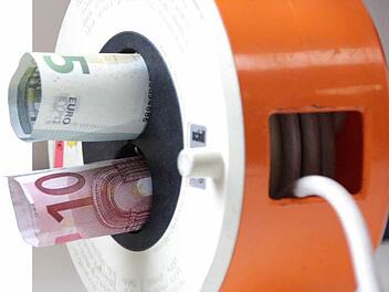 Strom kostet Geld - oftmals mehr, als nötig wäre. Foto: Josef Hofbauer