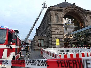Feuerwehreinsatz am Nürnberger Hauptbahnhof am Freitagabend. Foto: NEWS5