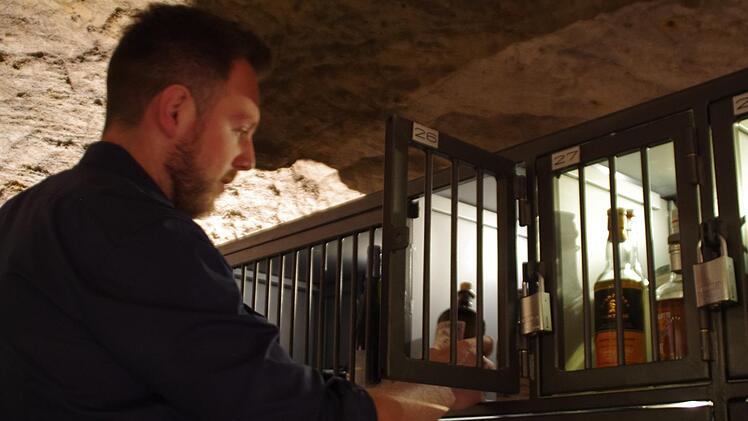 Mirco Iuliano hat mit seinem neuen Konzept für die Obere Stadt offenbar ins Schwarze getroffen. Die Nachfrage ist enorm, die Schließfächer sind zum großen Teil schon vergeben. Er spricht anderen Gastronomen daher Mut zu, das Nachtleben in Kronach ebenfalls mit frischen Ideen zu bereichern. Foto: Marco Meißner