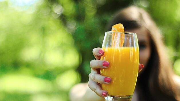 Verborgene Zuckerbombe: Auch Direkts&auml;fte enthalten viel Fruchtzucker.