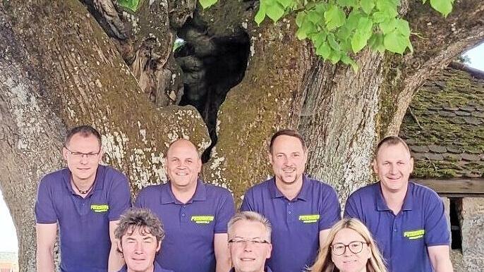 Der neue Vorstand (hinten von links): 1. Vorstand Christian Nüsslein, 2. Vorstand Andreas Rehe jun., 2. Kommandant Timo Schmeußer, 1. Kommandant Christian Rehe. Vorne (von links): Peter Nüßlein (ehemals 2. Vorstand), Klaus Söllner (ehemals 1. Vors...