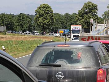 Wer durch Haßlach fahren wollte, musste Geduld mitbringen. Foto: Jan Koch