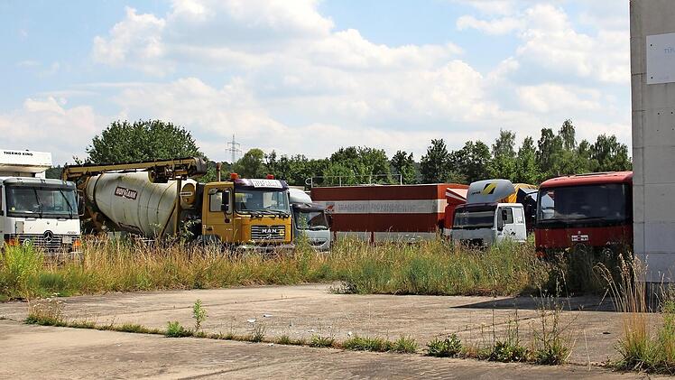 Über die Erweiterung dieses Fahrzeugabstellplatzes in Elsendorf sollen heute die Schlüsselfelder Stadträte entscheiden. Foto: Evi Seeger