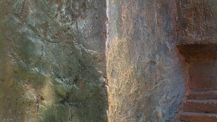 Treppen, die ins Nichts führen oder an Mauern stoßen. Der Turm der  Erinnerung zeigt auf symbolische Weise welche Bedeutung die Annahme und  das Aufarbeiten von Erinnerung hat. Die Skulptur steht jetzt in Lohr.Marion Eckert