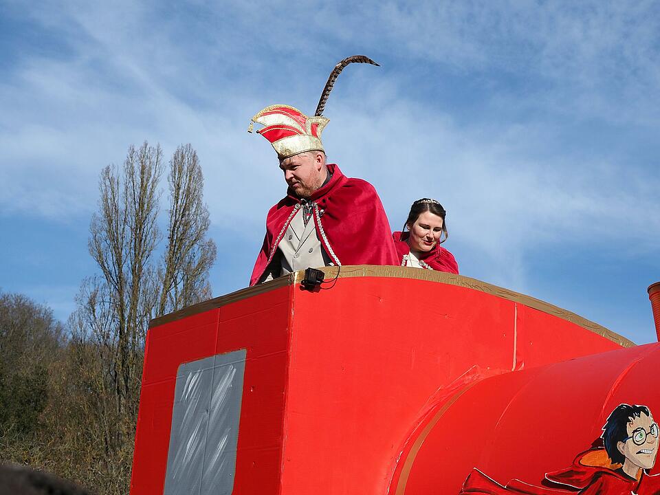 Buntes Faschingstreiben lockte tausende Besucher an.