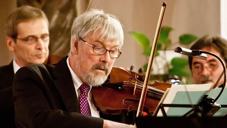 Musikalischer Leiter: Thomas Ehrle. Fotos: Jochen Berger