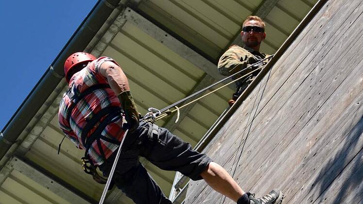 Beim Abseilen. Foto: Kathrin Kupka-Hahn