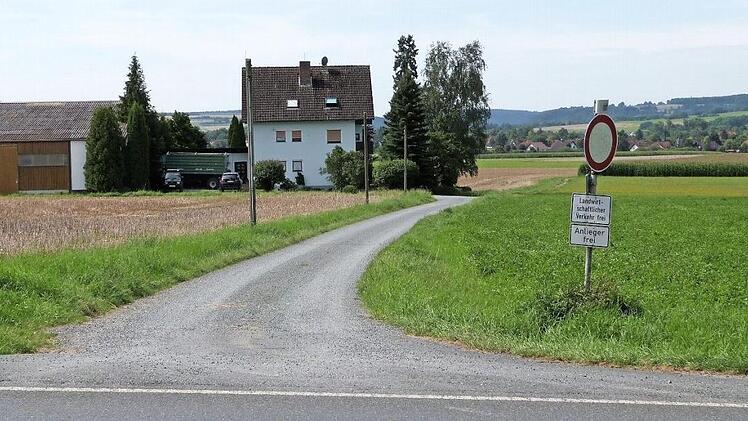 Die Erschließung des Einzelgehöfts "Gutshof 1" und der weitere Ausbau zum Schulweg ist im Rahmen eines vereinfachten Verfahrens nach dem Flurbereinigungsgesetz förderfähig. Der Gemeinderat signalisierte in seiner Sitzung am Montagabend Bereitschaft für das Vorhaben.  Foto: Werner Reißaus