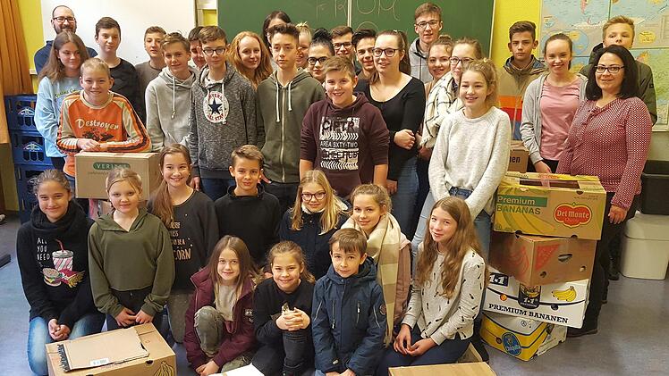 Die  SMV-Mitglieder, haben eine Aktion zur Unterstützung der "Weihnachtstrucker"in die Wege geleitet. Foto: Karl-Heinz Peter