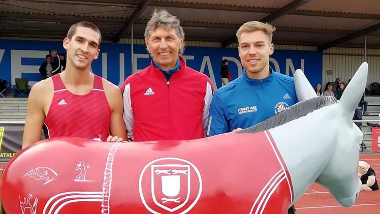 Trotz des unglücklichen Verlaufs der deutschen Mehrkampfmeisterschaften konnten André Zahl, Trainer Peter Müller und Marius Laib (v. l.) noch lachen. Foto: privat