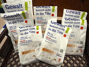 Nürnberger Land: Brottüten-Aktion macht auf Gewalt an Frauen aufmerksam