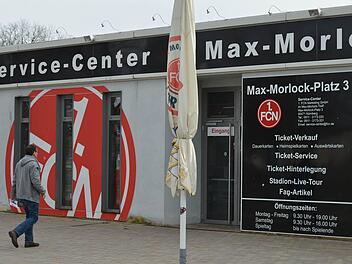 In Nürnberger Fan-Kreisen vermuten viele fanatische Bayern-Anhänger hinter den Einbrüchen in einen Fan-Shop und eine Fan-Kneipe der Club-Anhänger am Wochenende. Foto: Nicolas Pelke