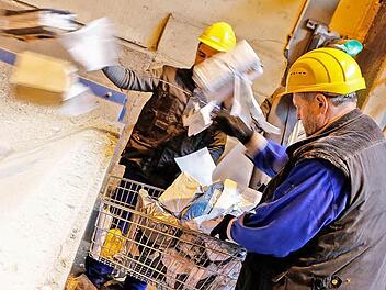 Einmal im Monat müssen die Mitarbeiter des Bamberger Zolls mittlerweile zur Müllverbrennungsanlage fahren - die gefälschten Produkte werden immer mehr.  Foto: Matthias Hoch