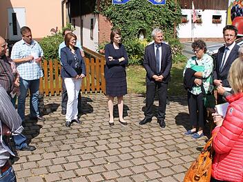 Funkloch-Jäger beim Diskurs: In Oberlangheim gibt es keinen Handyempfang. Foto: Linus Müller
