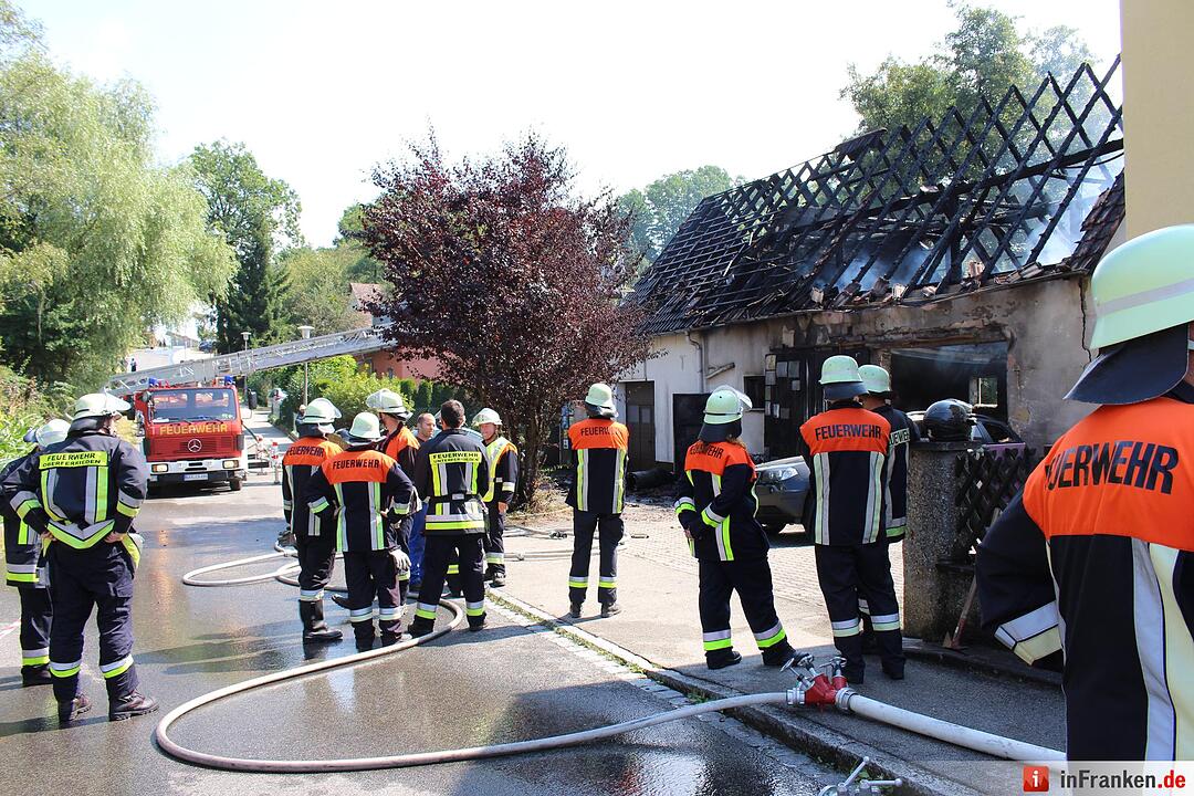 Garage in Burgthann brennt ab