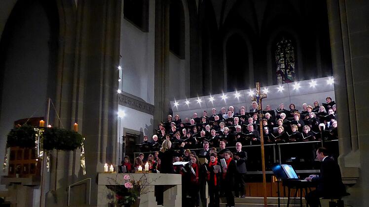 Die Chöre der Herz-Jesu-Pfarrei gaben ihr traditionelles Vorweihnachtskonzert in der Stadtpfarrkirche. Gerhild Ahnert