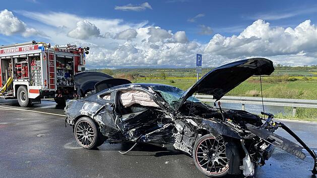 Mehrere Verletzte bei schweren Verkehrsunfall auf der B26